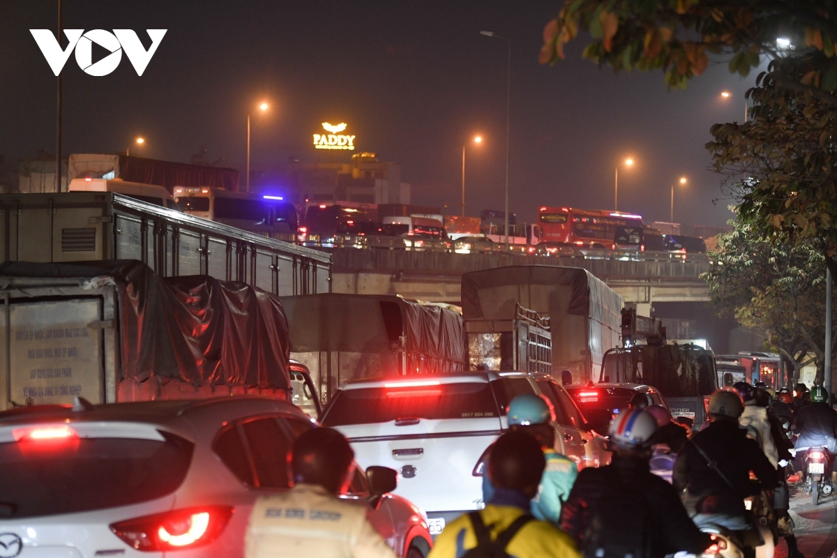 hanoi arteries go haywire as residents flock to home town for new year holiday picture 13 hanoi arteries go haywire as residents flock to home town for new year holiday picture 13