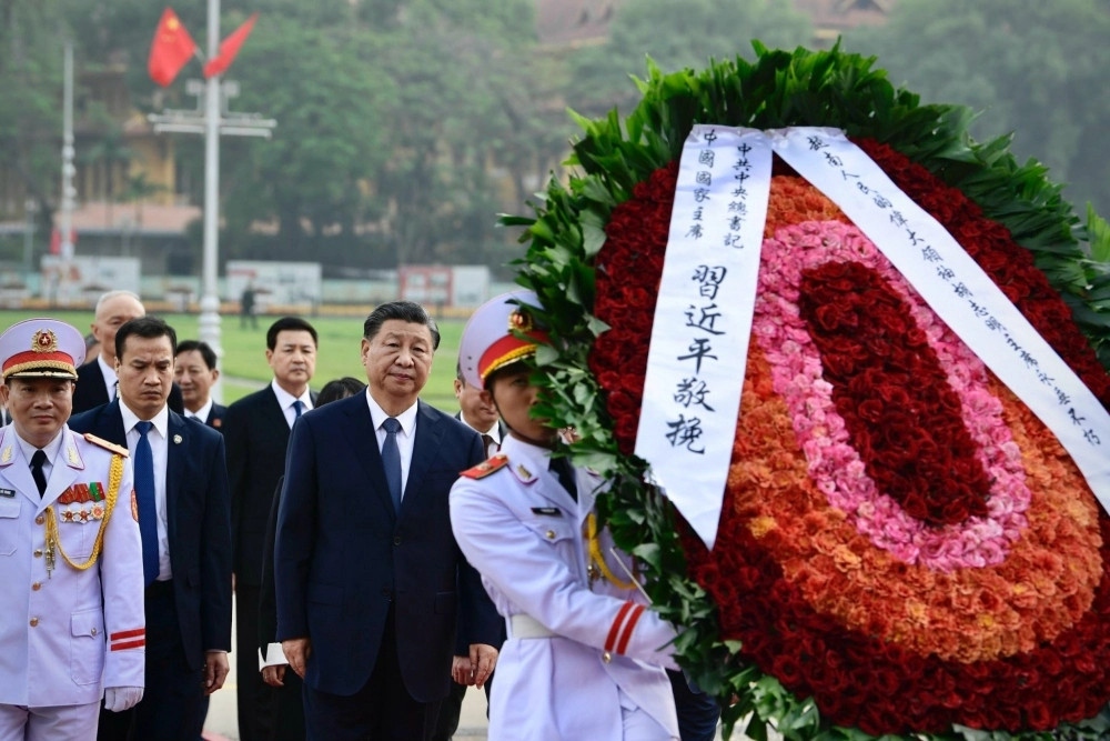 chinese president xi jinping pays tribute to president ho chi minh picture 2