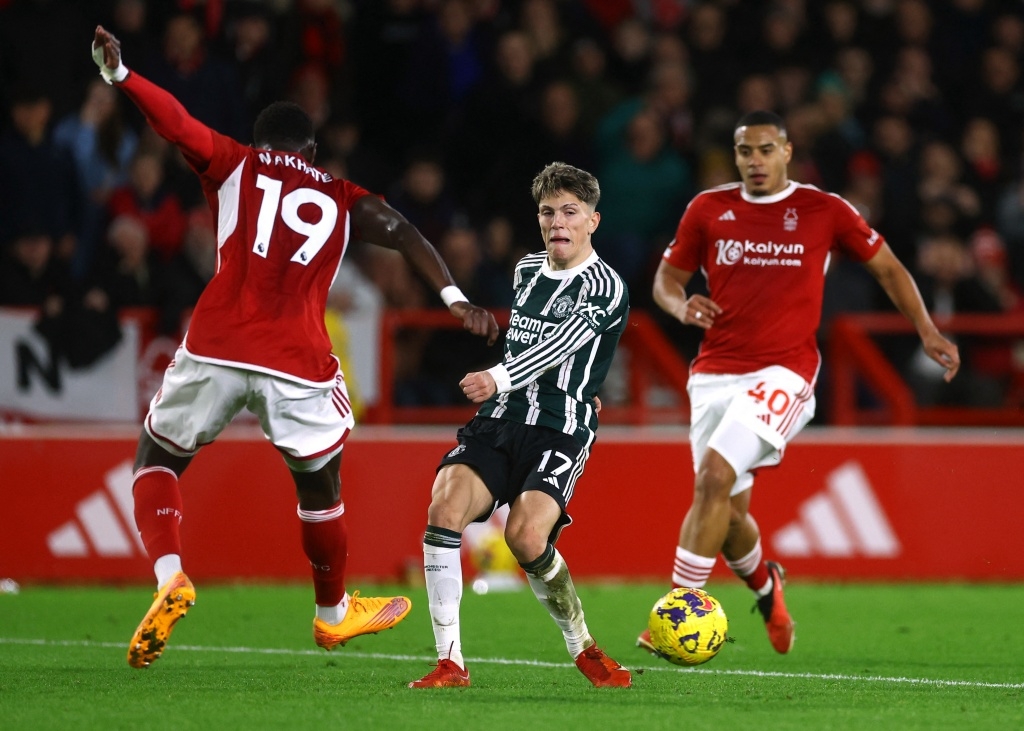 MU lần đầu tiên trong lịch sử "phơi áo" trước Nottingham Forest ở Ngoại hạng Anh