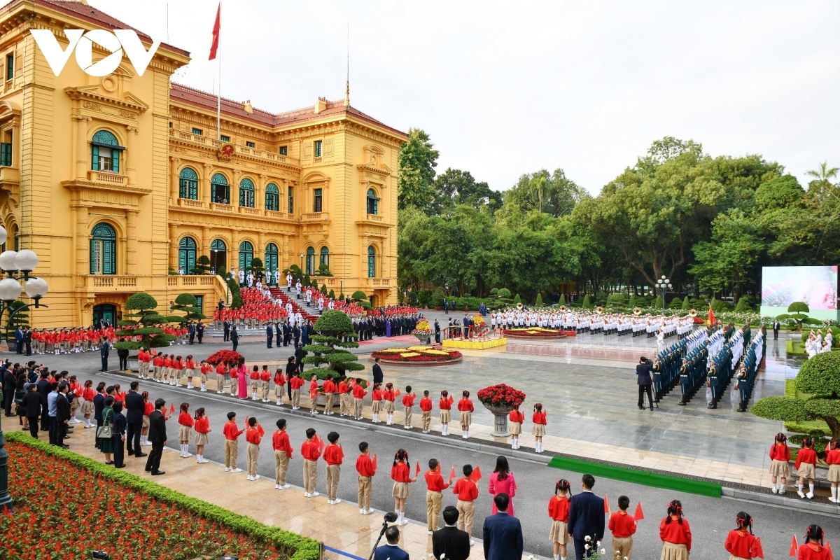 vietnamese party chief hosts welcome ceremony for top chinese leader picture 3