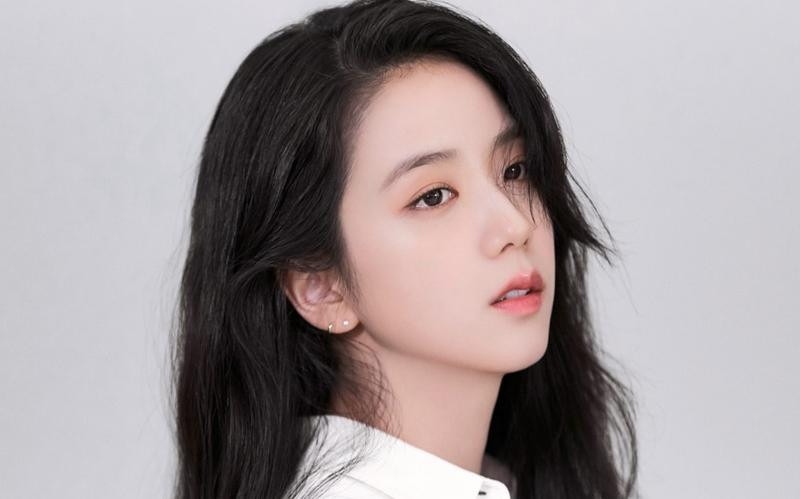 Jisoo BlackPink: Sở hữu làn da trong veo rạng rỡ nhờ bí quyết đơn giản