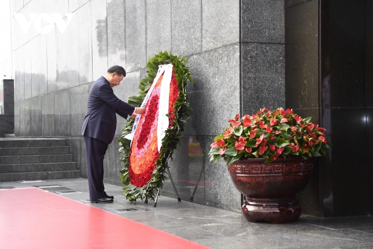 chinese president xi jinping pays tribute to president ho chi minh picture 3