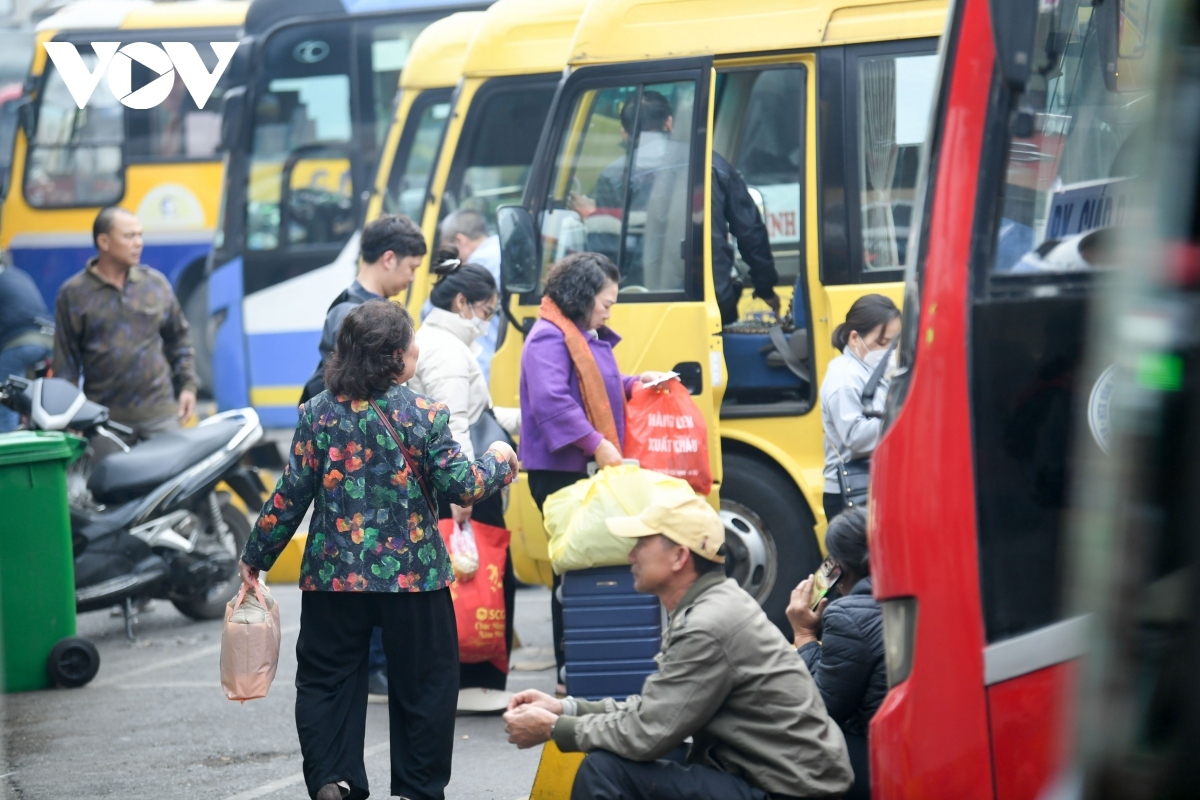 hanoi arteries go haywire as residents flock to home town for new year holiday picture 3 hanoi arteries go haywire as residents flock to home town for new year holiday picture 3
