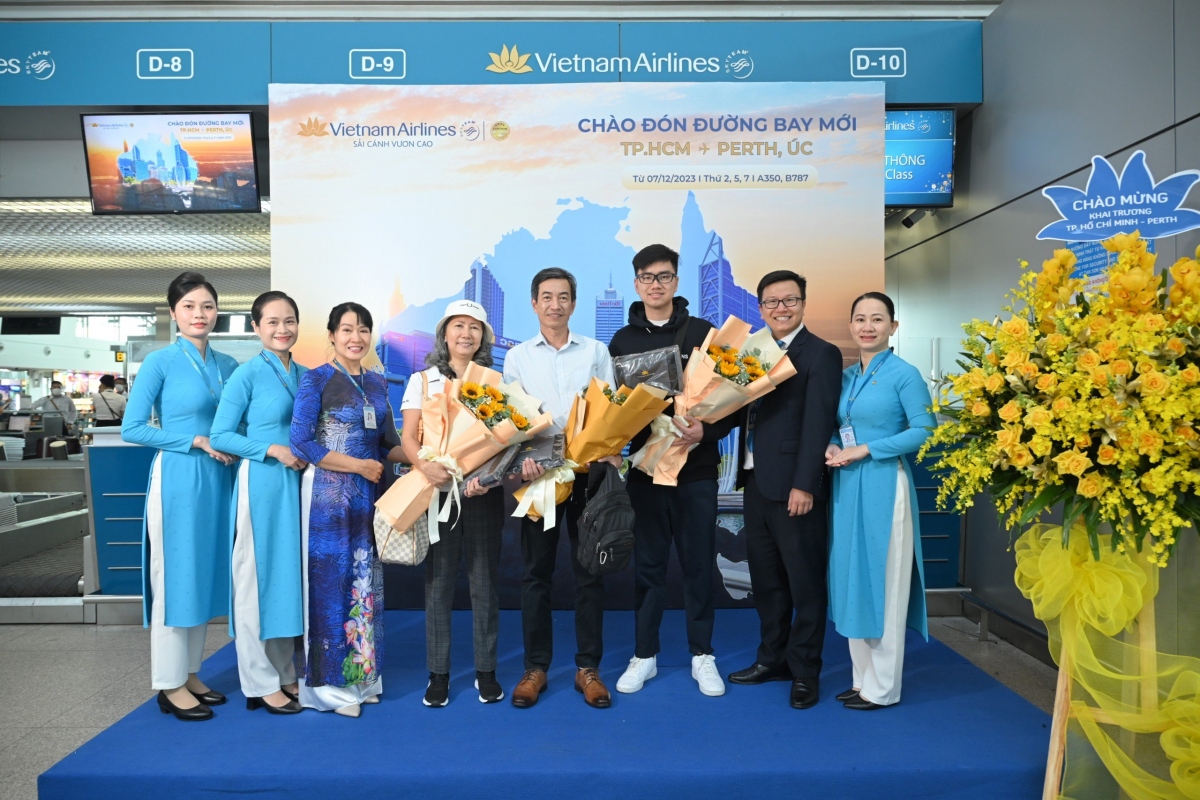 vietnam airlines khai truong duong bay thang perth australia -tp. ho chi minh hinh anh 11