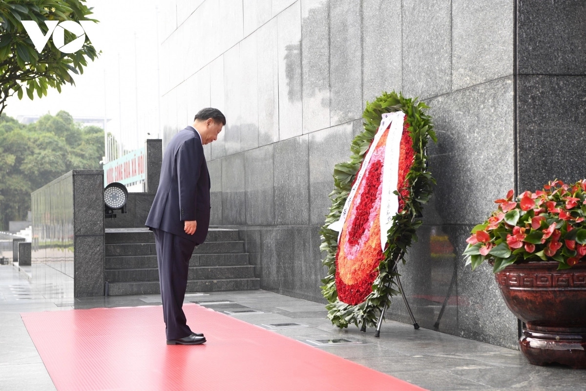 chinese president xi jinping pays tribute to president ho chi minh picture 5