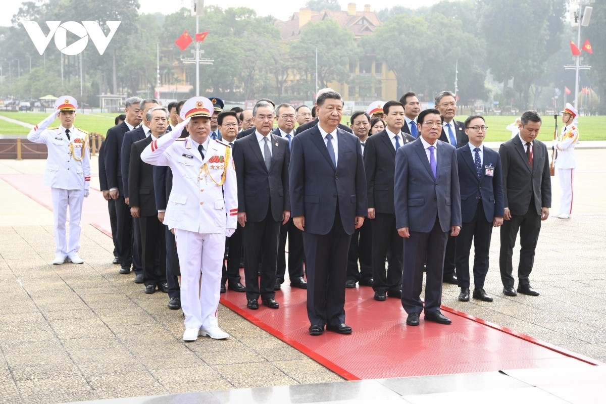 chinese president xi jinping pays tribute to president ho chi minh picture 6
