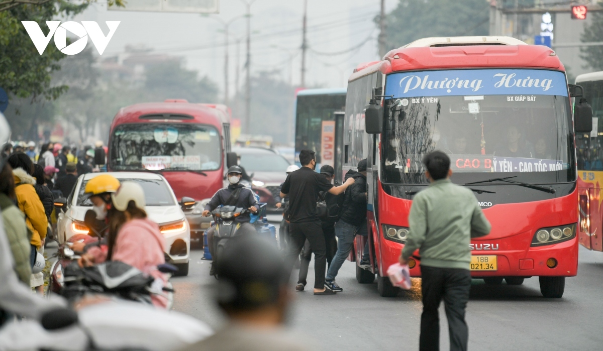 hanoi arteries go haywire as residents flock to home town for new year holiday picture 6 hanoi arteries go haywire as residents flock to home town for new year holiday picture 6