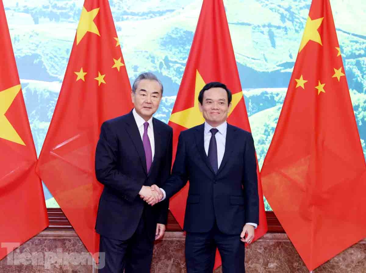 chinese fm wang yi in hanoi for vietnam china cooperation committee meeting picture 1