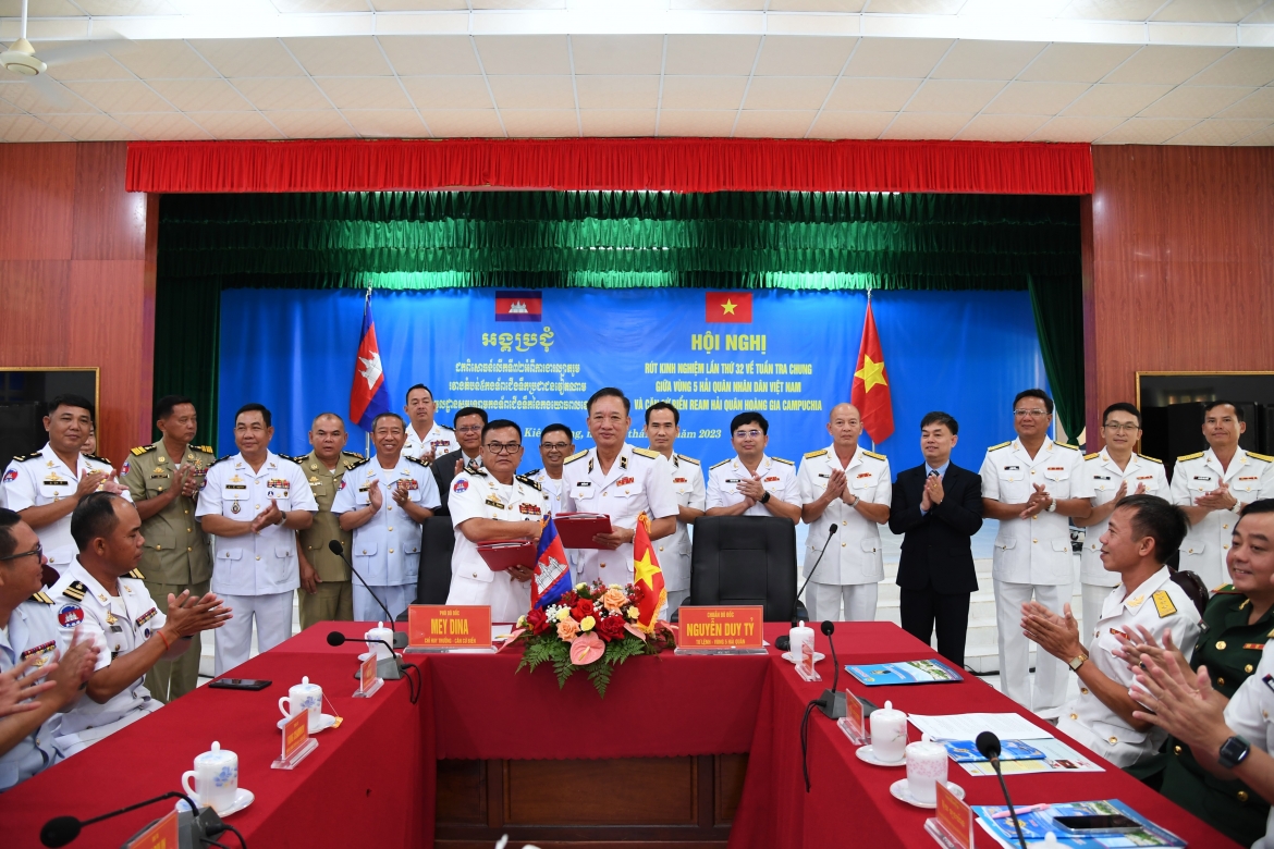 Hải quân Việt Nam – Campuchia rút kinh nghiệm tuần tra chung lần thứ 32