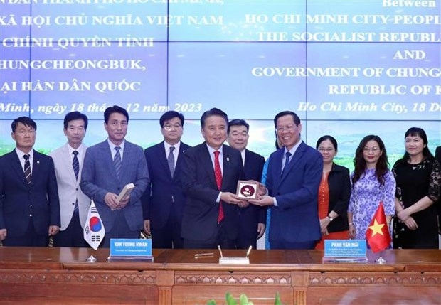 ho chi minh city steps up collaboration with rok s province picture 1