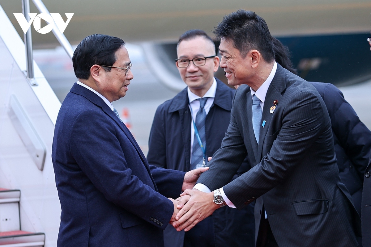vietnamese pm arrives in tokyo for asean-japan commemorative summit picture 1