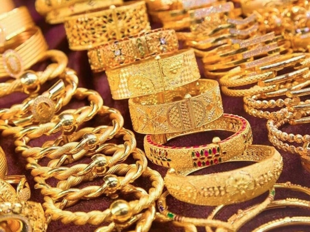 domestic gold prices hit new record high picture 1