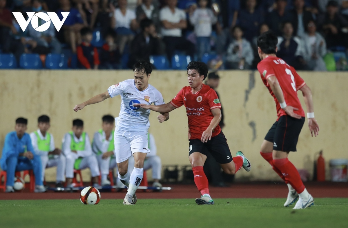 bang xep hang v-league moi nhat nam Dinh giu vung ngoi dau hinh anh 1