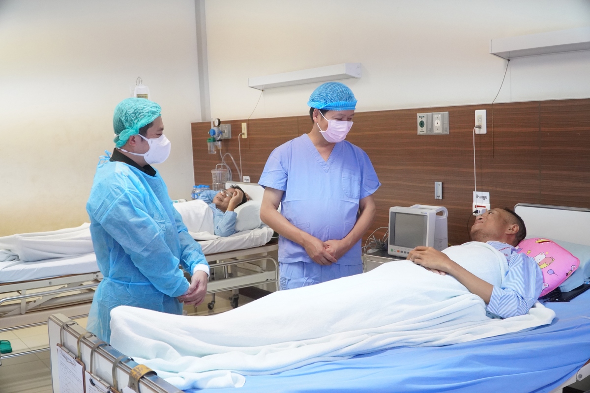 Việt Nam giúp Lào thực hiện kỹ thuật ghép thận
