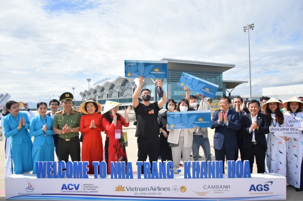 cam ranh international airport to put on 300 flights over new year holiday picture 1