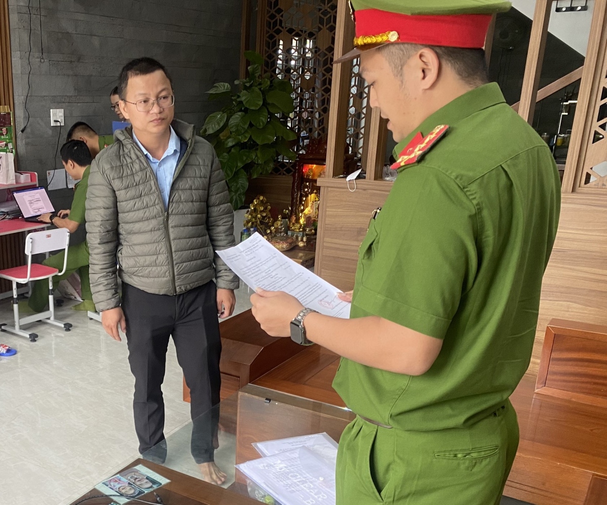 khởi tố thêm 3 bị can liên quan vụ án đưa, nhận hối lộ tại quận cẩm lệ hình ảnh 1 khoi to them 3 bi can lien quan vu an dua, nhan hoi lo tai quan cam le hinh anh 1
