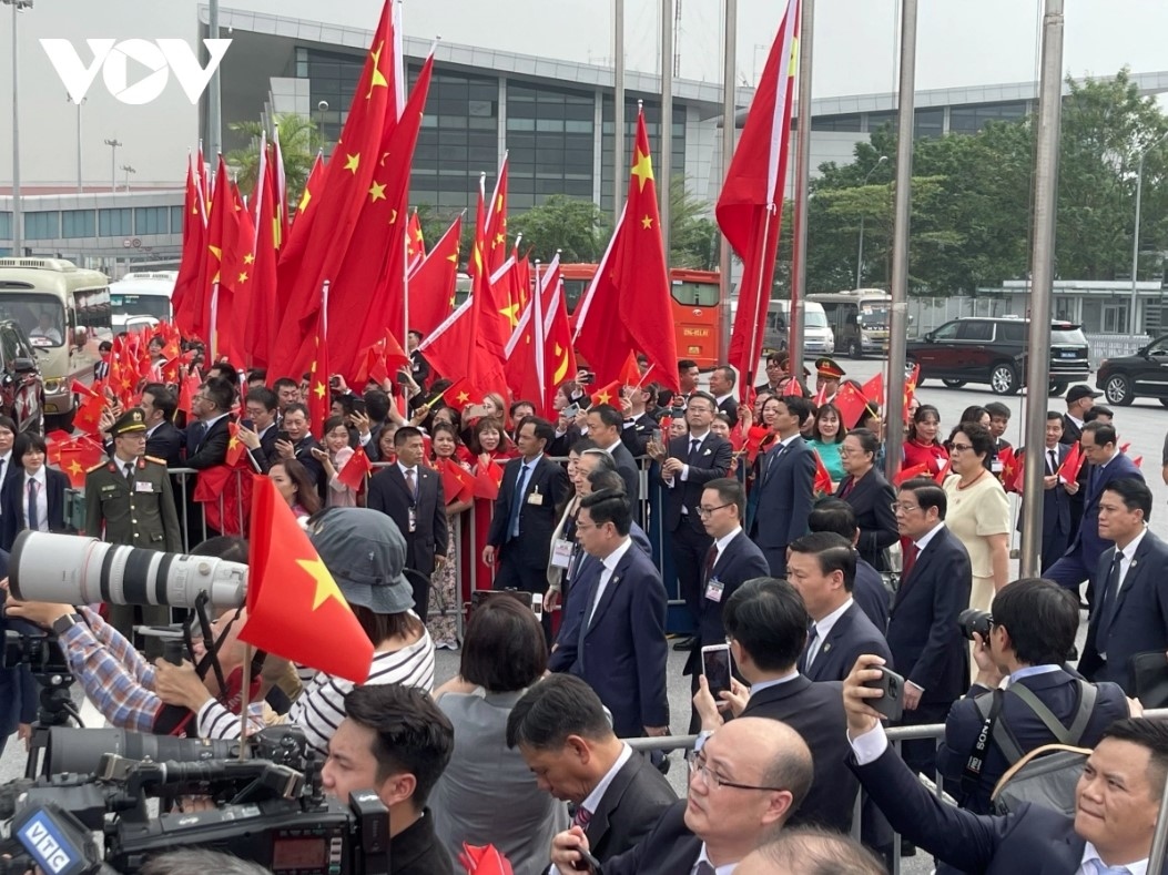 chinese party, state leader welcomed upon his arrival in hanoi picture 3