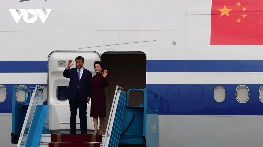 chinese party, state leader welcomed upon his arrival in hanoi picture 4