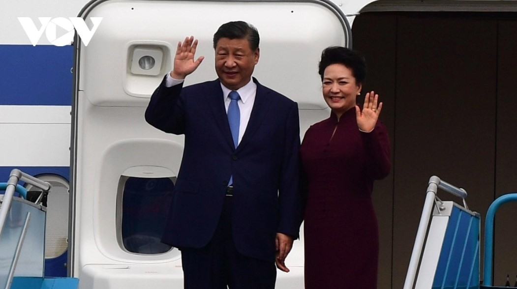 chinese party, state leader welcomed upon his arrival in hanoi picture 5