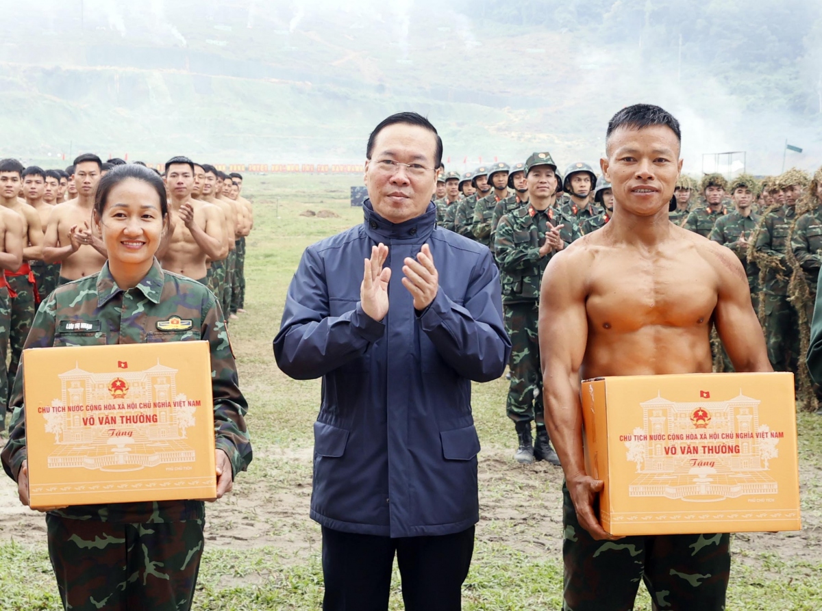 chủ tịch nước kiểm tra công tác sẵn sàng chiến đấu của bộ đội đặc công hình ảnh 5 chu tich nuoc kiem tra cong tac san sang chien dau cua bo doi dac cong hinh anh 5