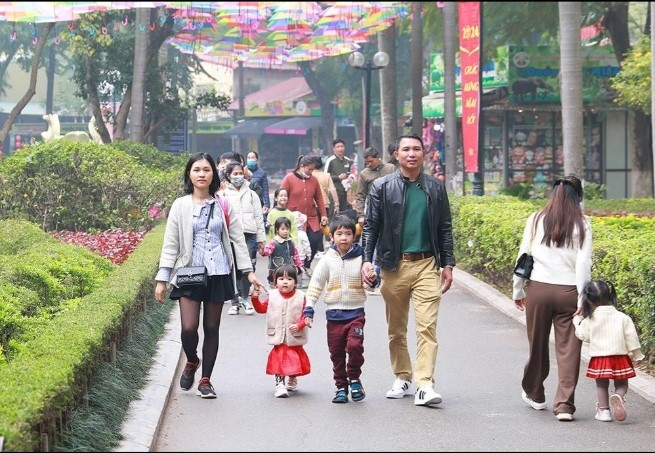 popular destinations in major cities crowded on first day of new year holiday picture 3