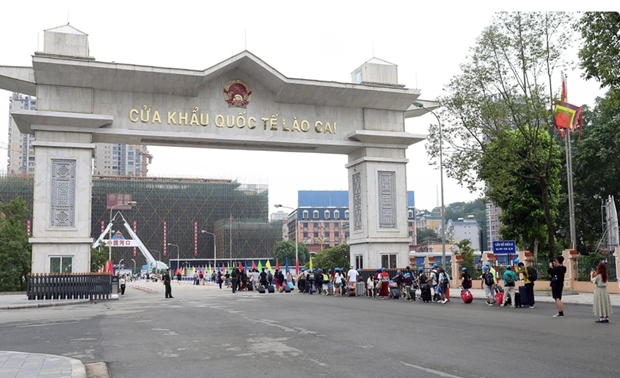 activities at lao cai int l border gate surge toward year-end picture 1