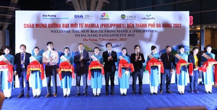da nang welcomes first flight from manila picture 1 da nang welcomes first flight from manila picture 1