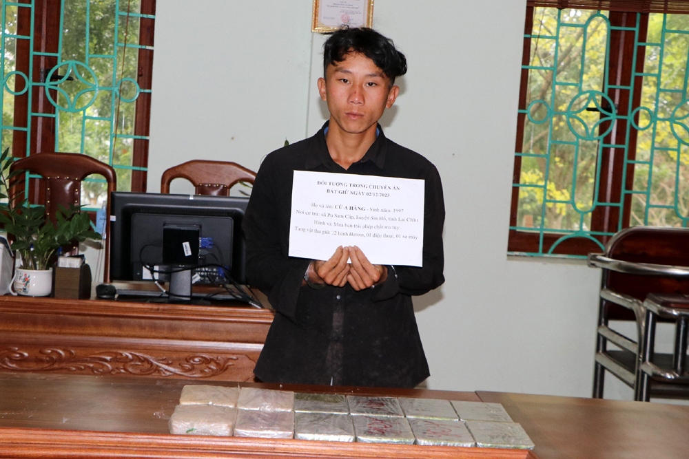 Phá chuyên án mua bán trái phép 12 bánh heroin