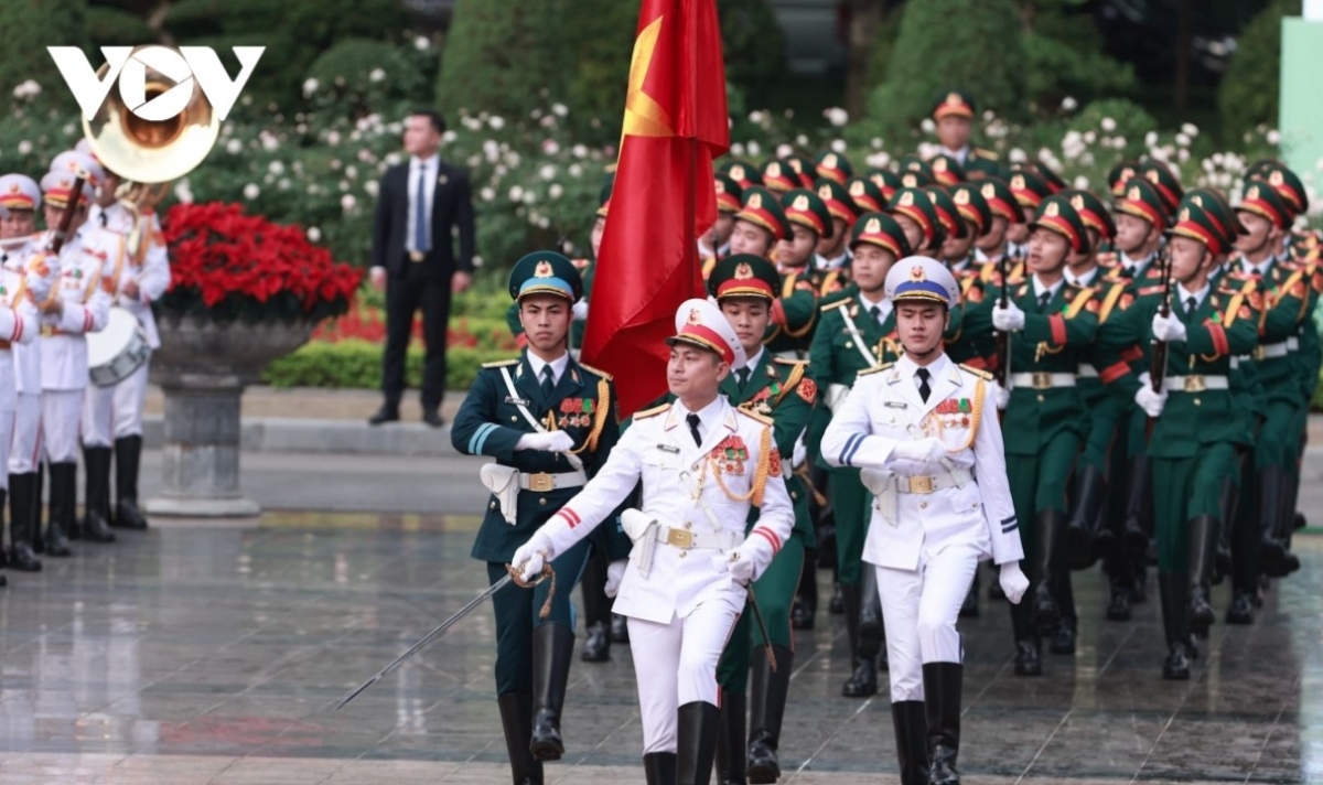 vietnamese party chief hosts welcome ceremony for top chinese leader picture 1