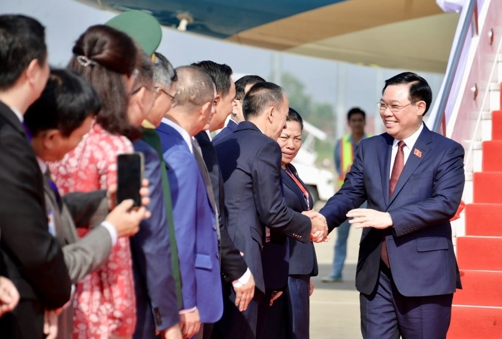 top vietnamese legislator arrives in vientiane for the clv summit and laos visit picture 2