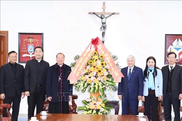 vff leader pays pre-christmas visits to hanoi archdiocese picture 1