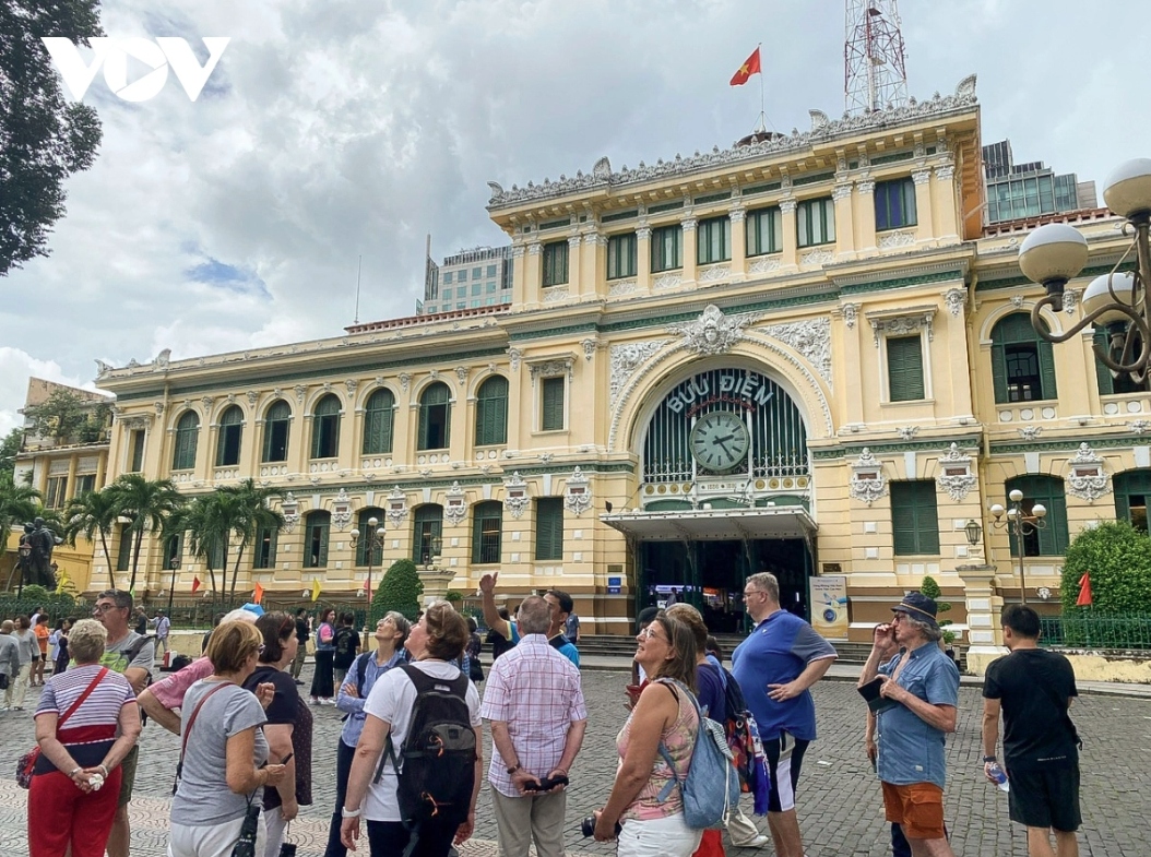 vietnam sees record number of international arrivals in december picture 1