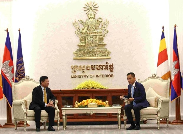 Cambodia, Vietnam pledge joint efforts to facilitate cross-border trade