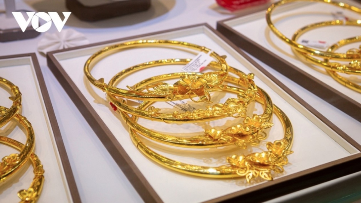 domestic gold prices soar to reach nearly vnd76 million per tael picture 1