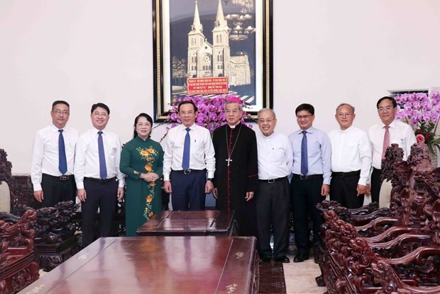 hcm city leader extends christmas greetings to catholic followers picture 1