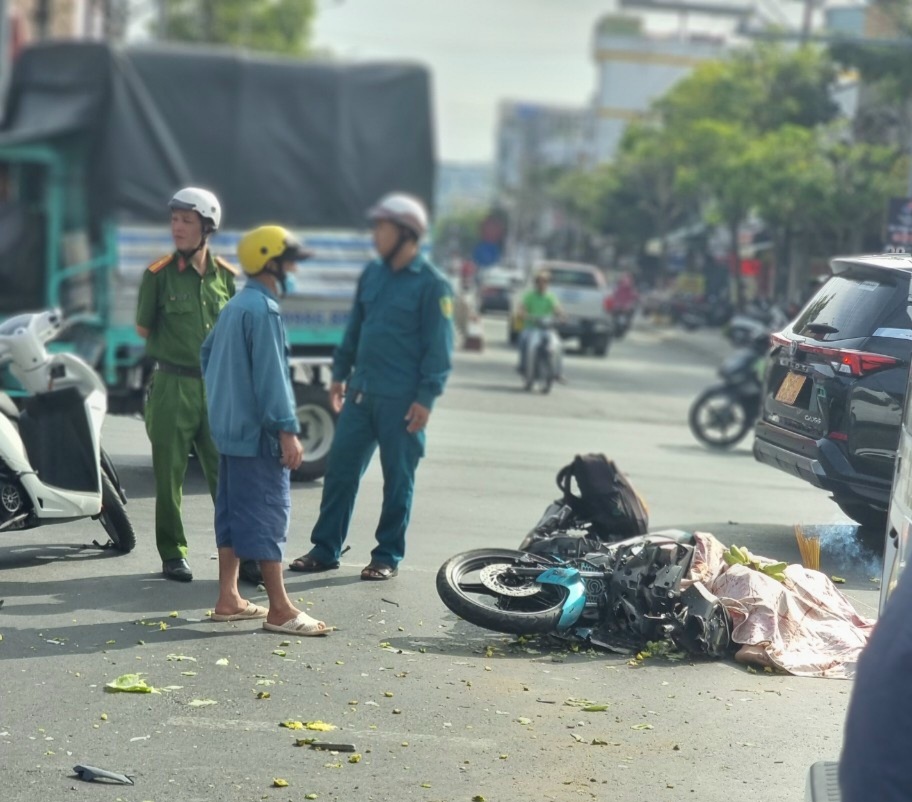 Tai nạn giữa xe tải và xe gắn máy làm một người tử vong