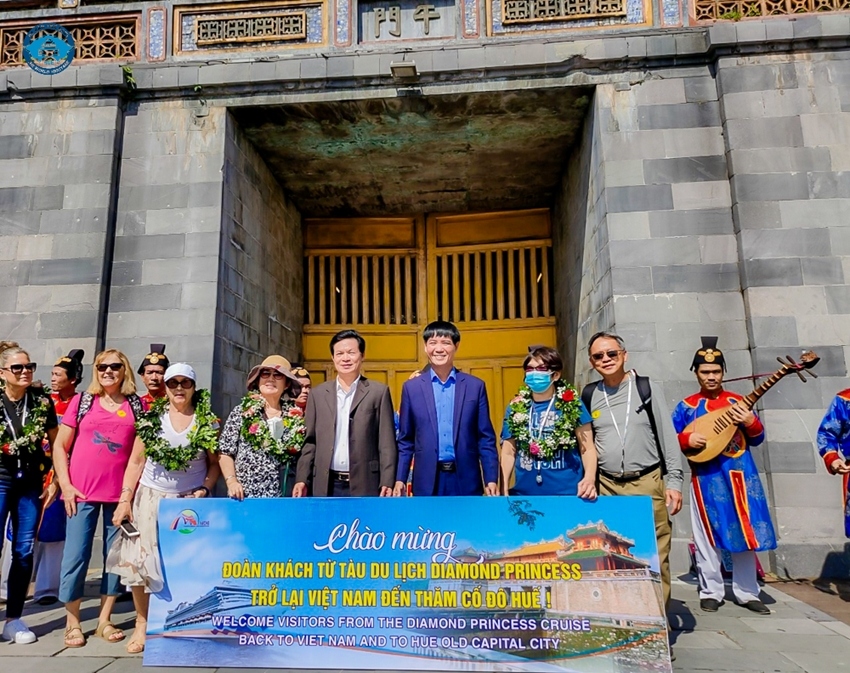 diamond princess brings 3,000 tourists to thua thien-hue province picture 1
