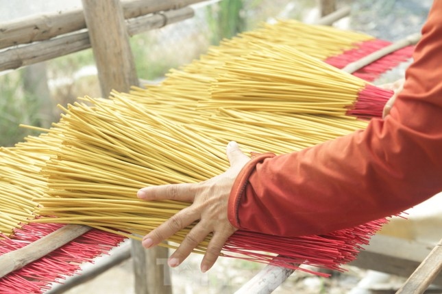 ho chi minh city s 100-year-old incense-making village busy ahead of tet picture 5