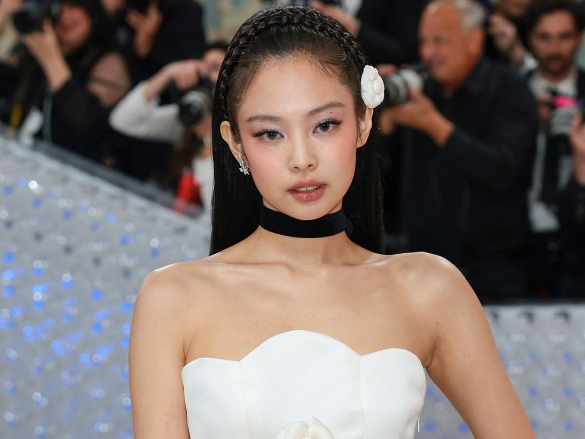 Jennie (Blackpink) tiết lộ bí quyết để có làn da rạng ngời