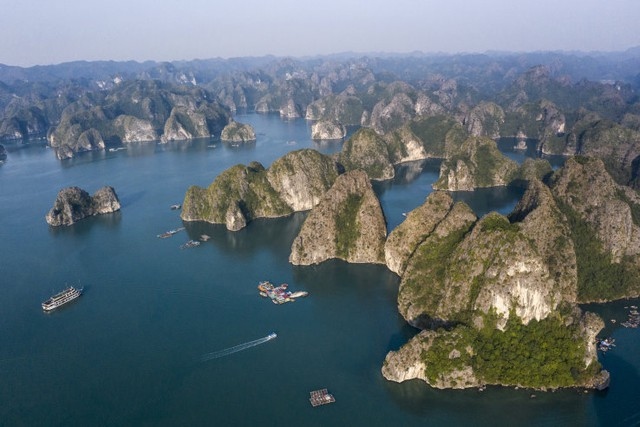 foreign media praises lan ha bay as one of earth s most stunning seascapes picture 1