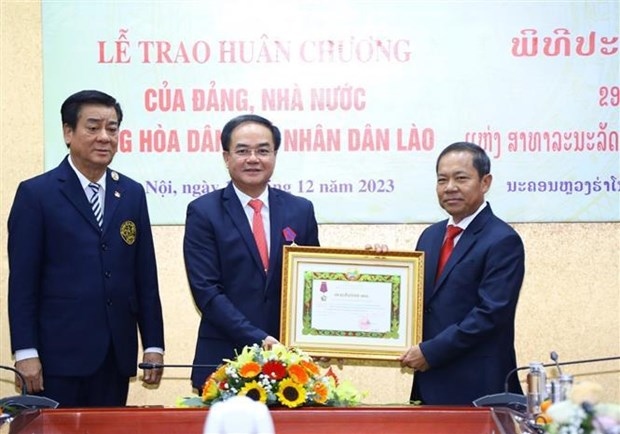 lao orders, medals presented to members of ministry of home affairs picture 1