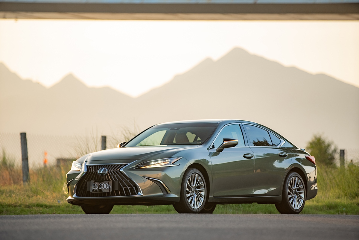 lexus es chiec sedan hang sang chuan muc cho gioi doanh nhan hien dai hinh anh 1