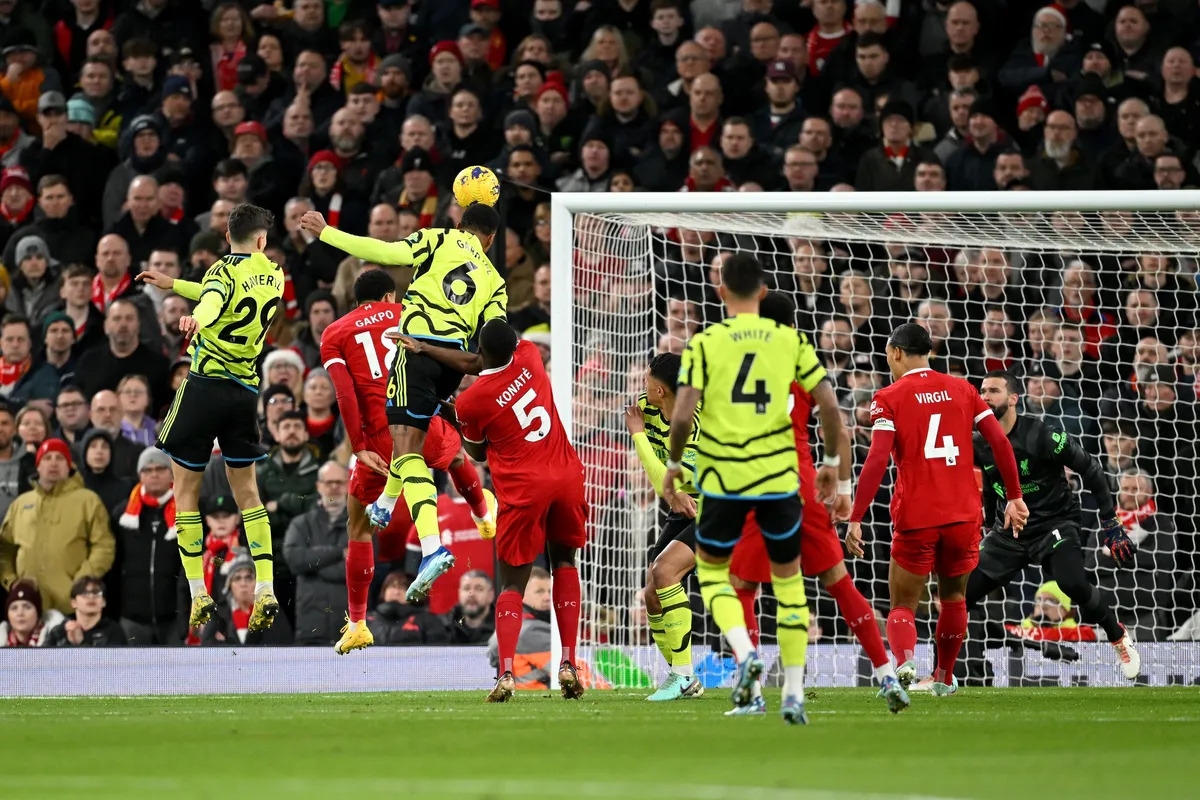 xà ngang và cột dọc cứu thua, arsenal hoà hú vía trước liverpool hình ảnh 2 xa ngang va cot doc cuu thua, arsenal hoa hu via truoc liverpool hinh anh 2