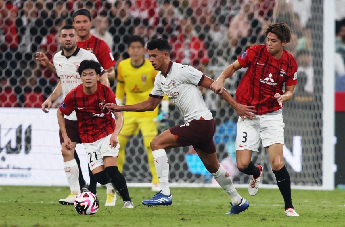 thang de urawa reds, man city vao chung ket fifa club world cup hinh anh 1