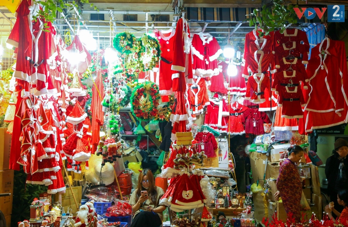 khong khi noel tran ngap tren pho hang ma, ha noi hinh anh 7