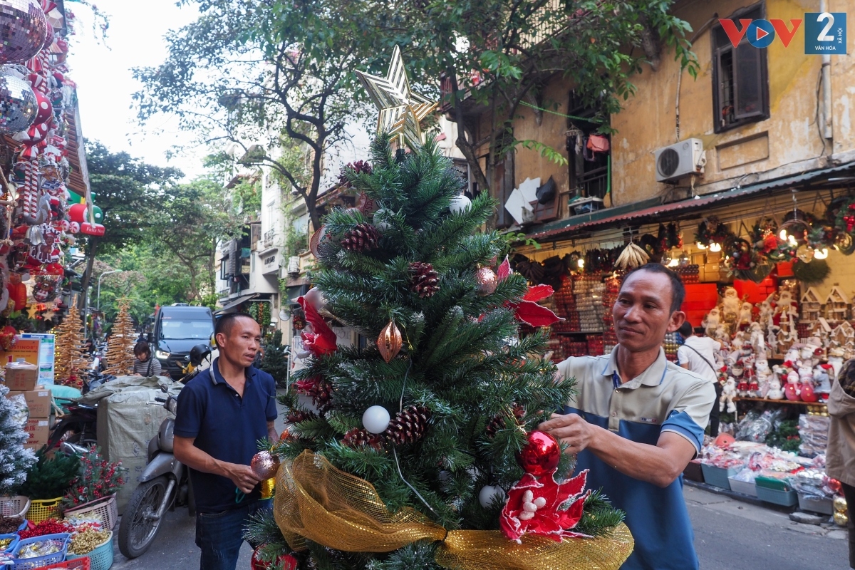 khong khi noel tran ngap tren pho hang ma, ha noi hinh anh 9