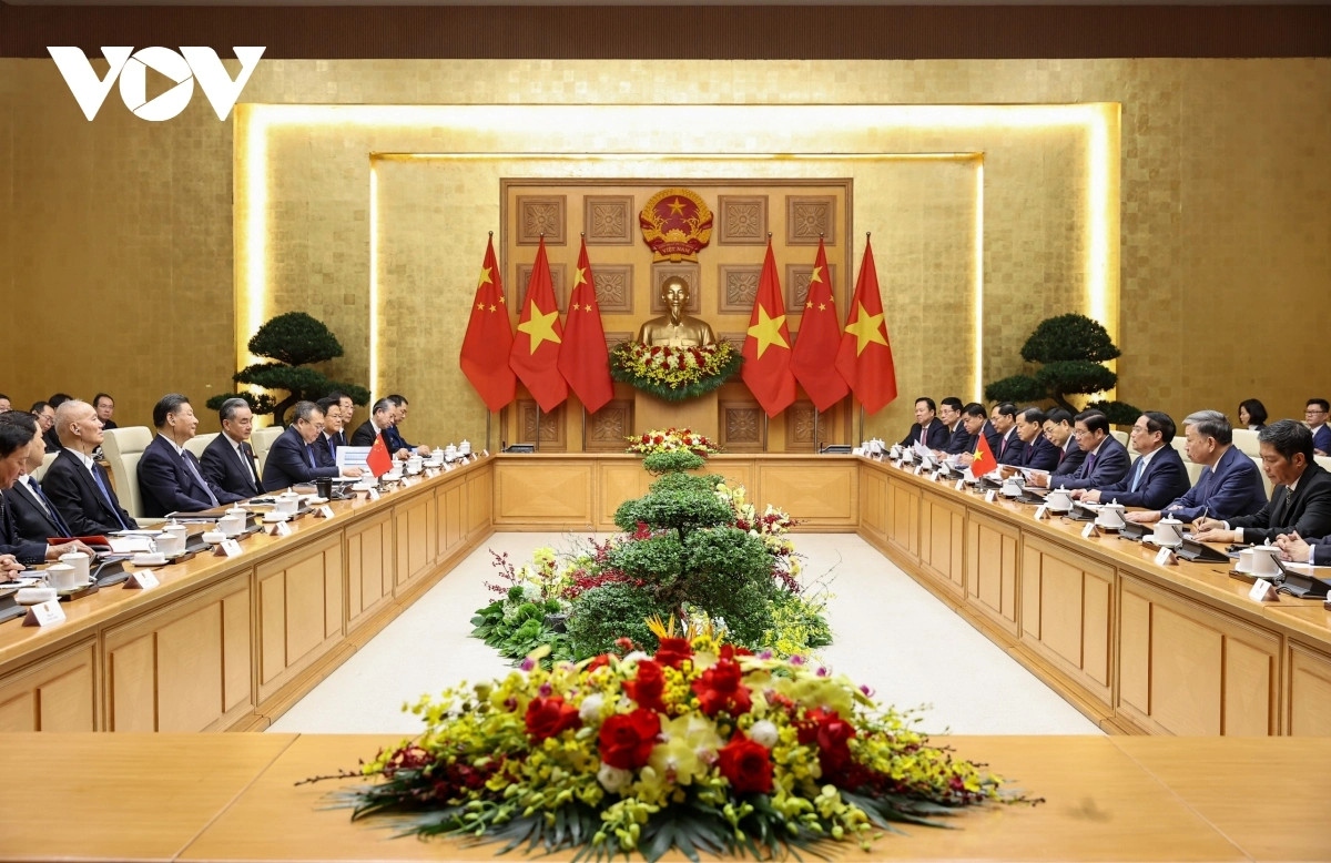 vietnam gives top priority to developing relations with china picture 2