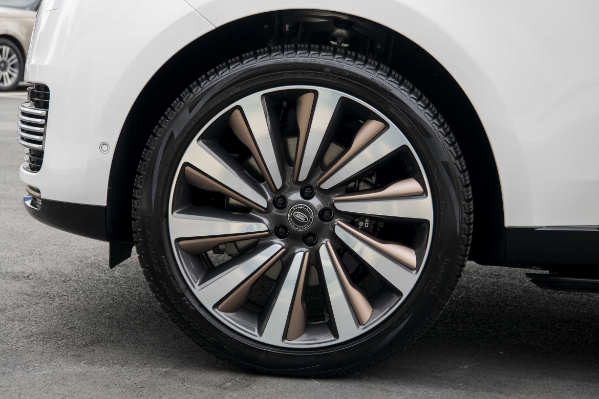can canh mau xe range rover sv vua ra mat tai viet nam gia hon 25 ty dong hinh anh 6