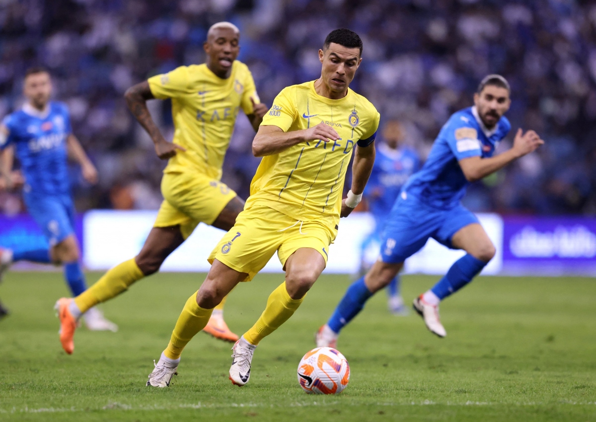 ronaldo bi tu choi ban thang, al nassr thua tham al hilal hinh anh 1