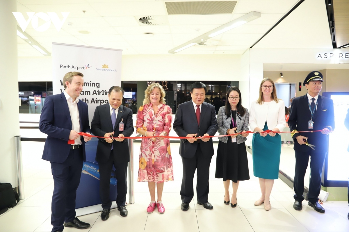 vietnam airlines officially launches ho chi minh-perth air route picture 1